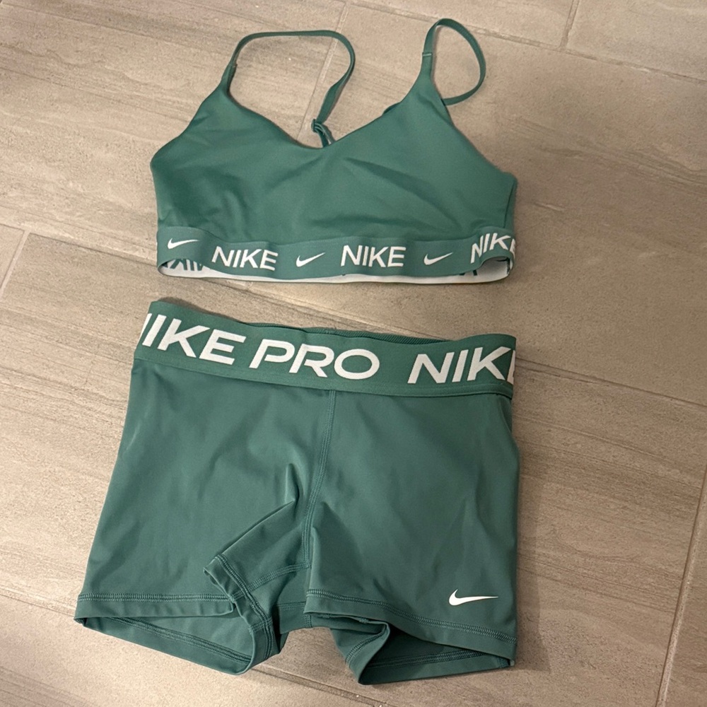 Nike Women's Teal Sports Set